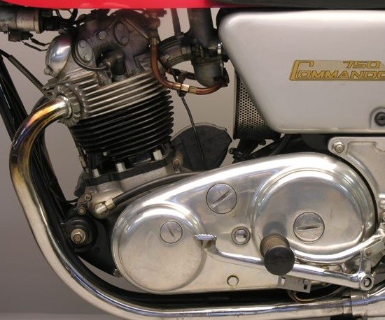1970年製ノートン・コマンド750ファストバック – エンジン刻印とクラシックバイクのディテール