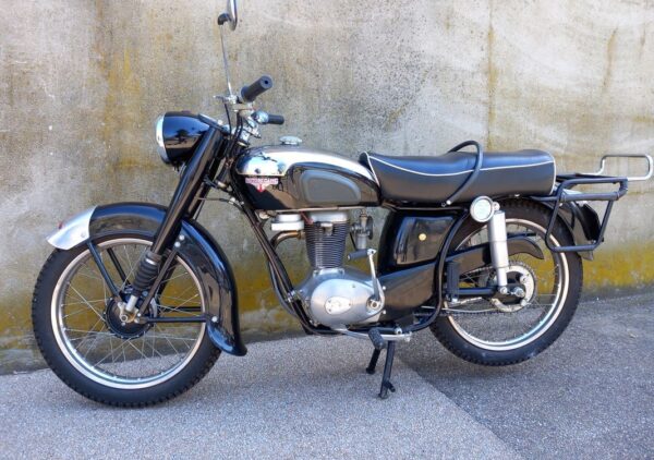 モトベカンヌ Z26C（1958年）｜フランス製クラシックバイク 側面ビュー