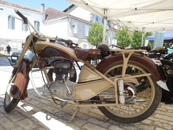 フランス製ヴィンテージ モトコンフォール U54C（1955年）｜欧州クラシックバイクの文化を日本へつなぐ
