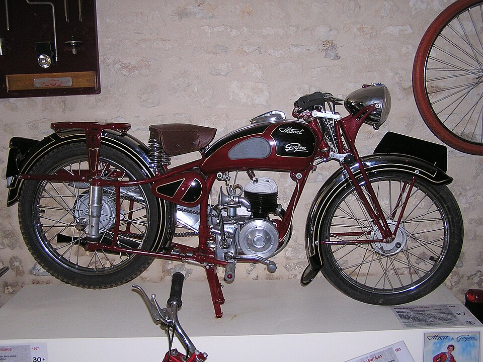 年代別で探す|1920〜1990年代クラシックバイク | ヨーロッパ旧車 | Motomochi 年代別 クラシックバイク 1950年代 フランス・ベルギー製 実用と旅の両立
