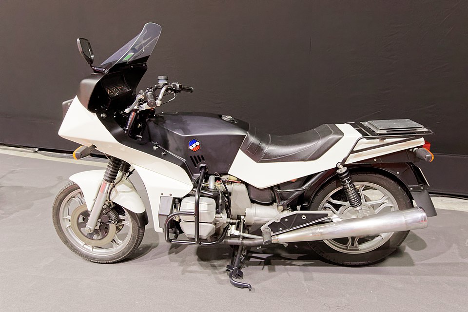 年代別で探す|1920〜1990年代クラシックバイク | ヨーロッパ旧車 | Motomochi 年代別 クラシックバイク 1980年代 角形デザインと近代装備のスポーツ/ツアラー